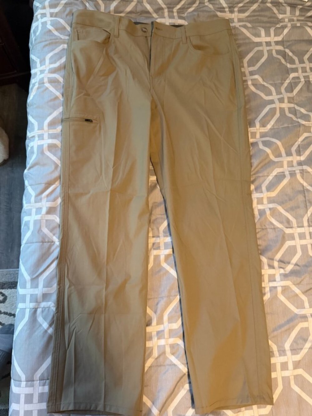 Weatherproof Nylon Men's Outdoor Stretch Zip Cargo Pants- New no tags